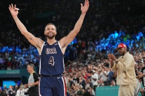 爱游戏APP-库里连续五场比赛得分超过领先优势明显，美国队不断突破！